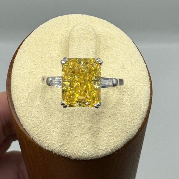 18k 3ct Radiant Canary Ring - Picture 3 of 10